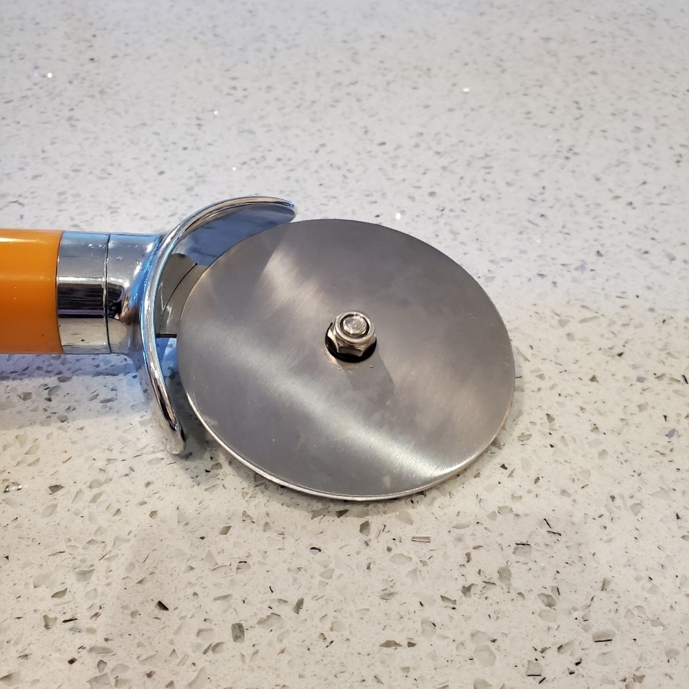 KitchenAid Pizza Cutter Kitchen Aid Pizza Wheel Orange Stainless Steel Cook Bake - Picture 4 of 5